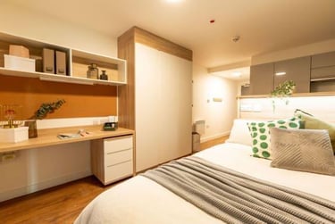 1 bed studio, Walnut Tree Close, Near University, Guildford, GU14JF - Image 1